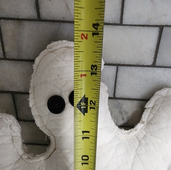 Upcycled vintage quilt ghost pillow with vintage button eyes - Picture 5 of 6